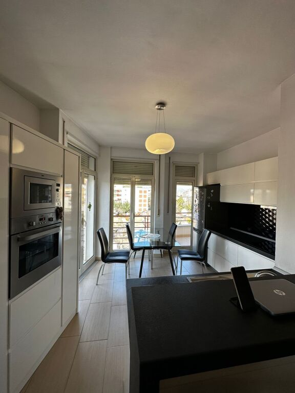 Apartament 2+1 per shitje te Tregu Elektrik !