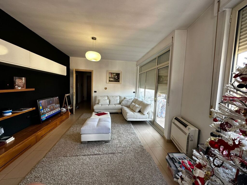 Apartament 2+1 per shitje te Tregu Elektrik !