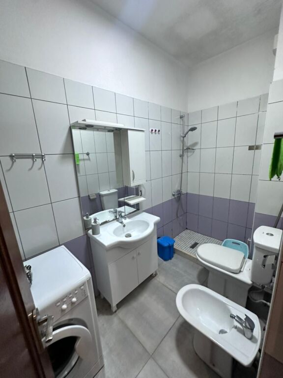 JEPET ME QERA APARTAMENT 2+1 PRANE GJYKATES, DURRES