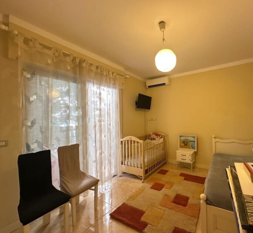 Shitet Apartament 2+1 Liqeni I Thate !