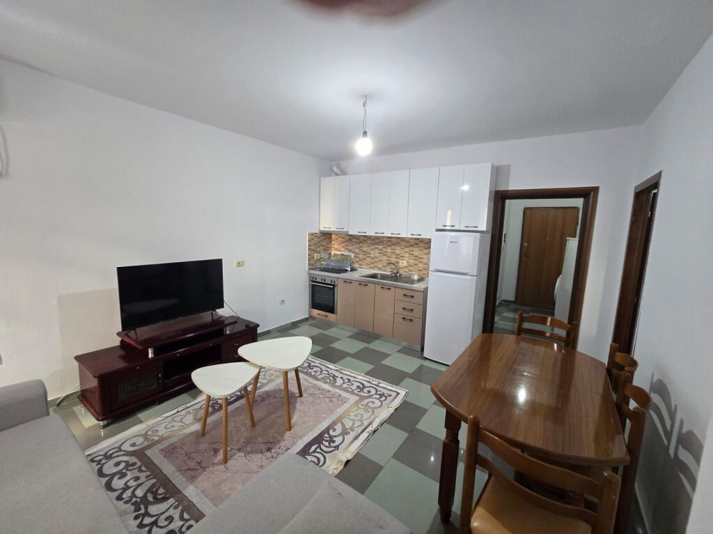 Jepet Me Qera Apartament 1+1+1 Ballkon