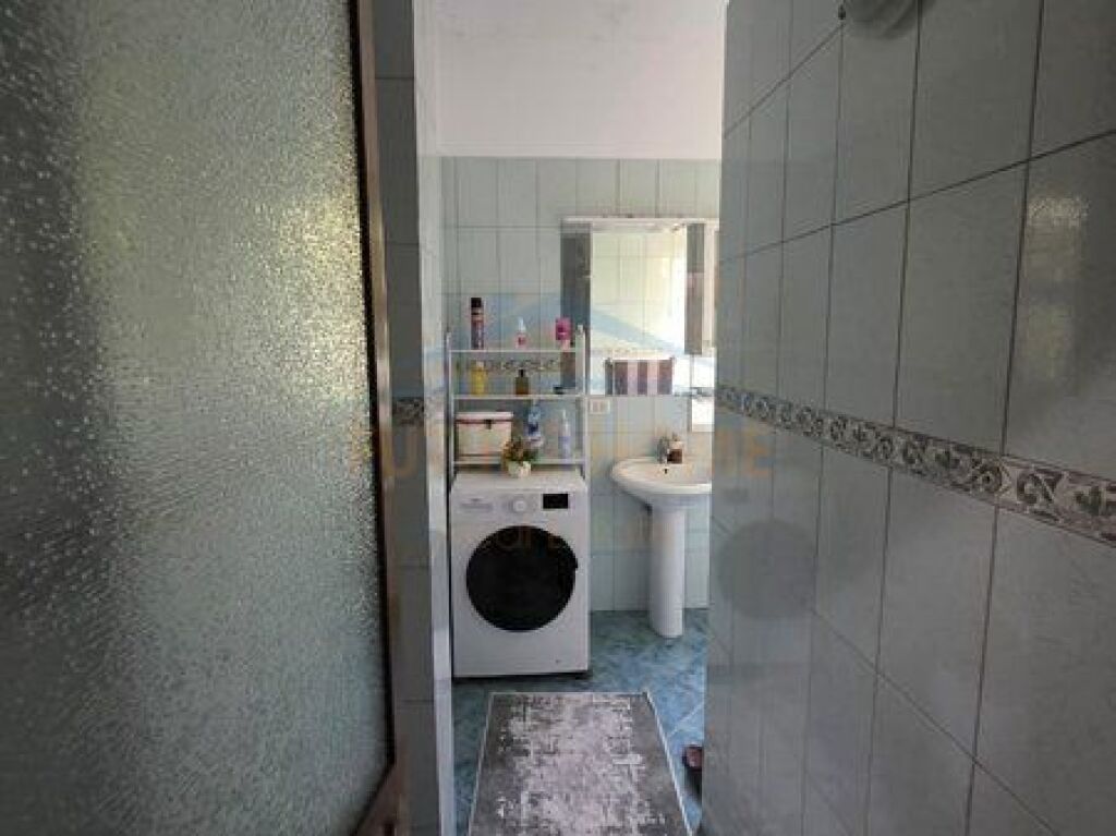 Shitet, Vilë 2-Katëshe, Rruga e Elbasanit, Tiranë