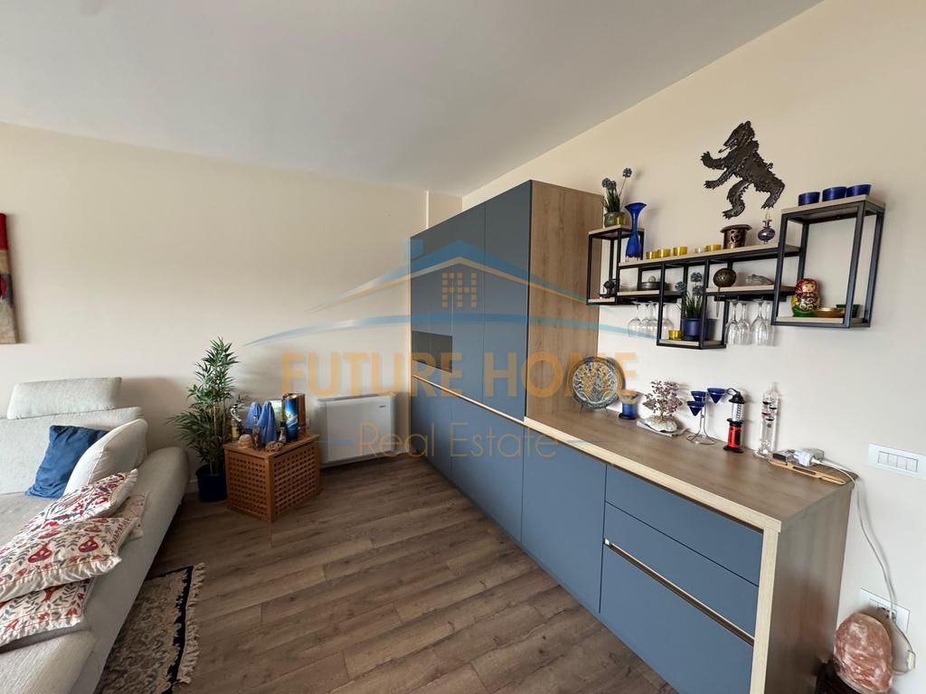 Vilë 4-katëshe për shitje në Metatron Residence, Farkë