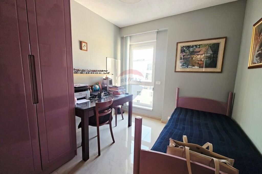 Apartament - Për Shitje - Kompleksi Kontakt, Tiranë