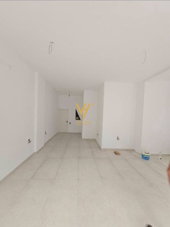 BUSINESS PREMISES FOR SALE 60 M2 IN DON BOSKO 130,000 EURO