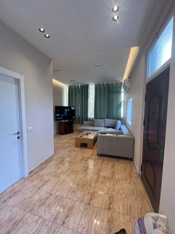 Rent | Apartament 1 + 1+1 +Verande | Rruga Kodra e Diellit | 600 €/month