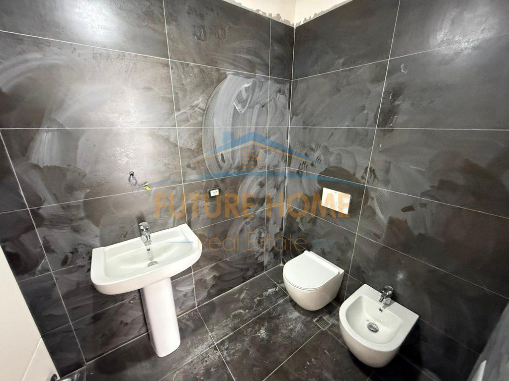 For sale, Apartment 3+1+2+Storage, Commune of Paris, Tirana