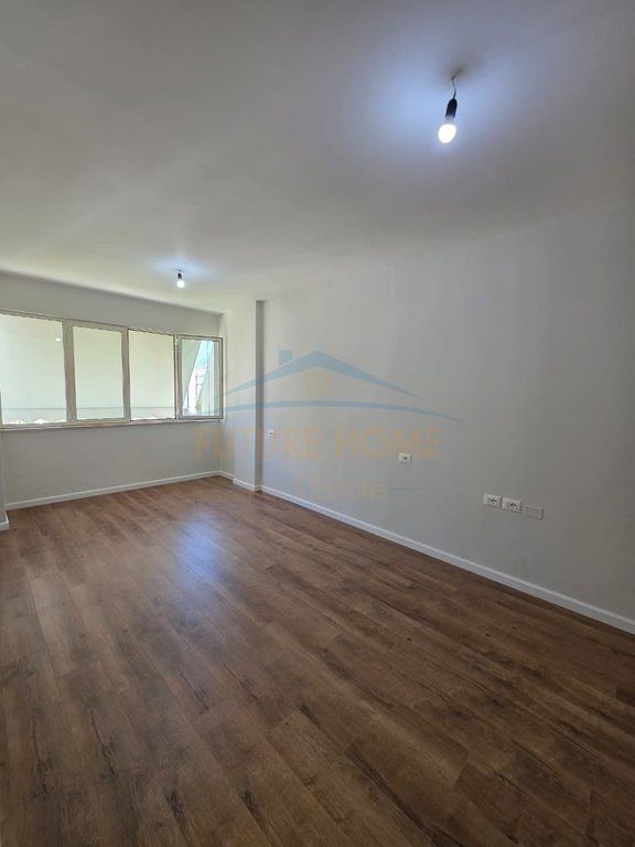 Shitet Apartament 2+1+2, Fresk