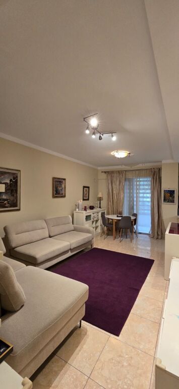 Shitet Apartament 2+1 Liqeni I Thate !