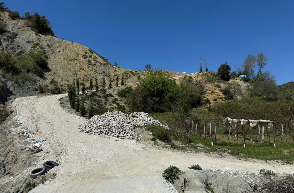 Shitje | Tokë / Truall | Peze-Helmes | 110000 €