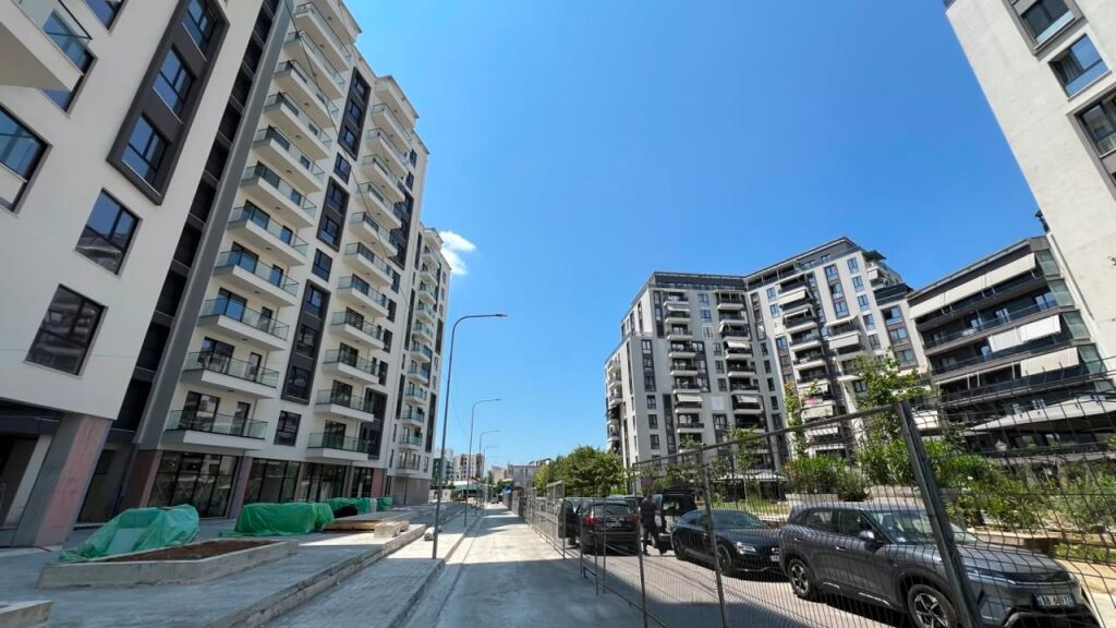 SHITET APARTAMENT 2+1 FUSHA E AVIACIONIT