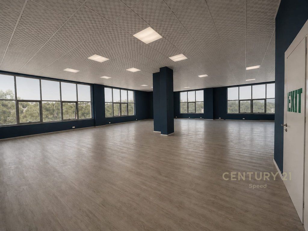 Locale Commerciale In Vendita in Via Bardhyl, Ospedale QSUT, Tirana - 600000€ | 240 m²