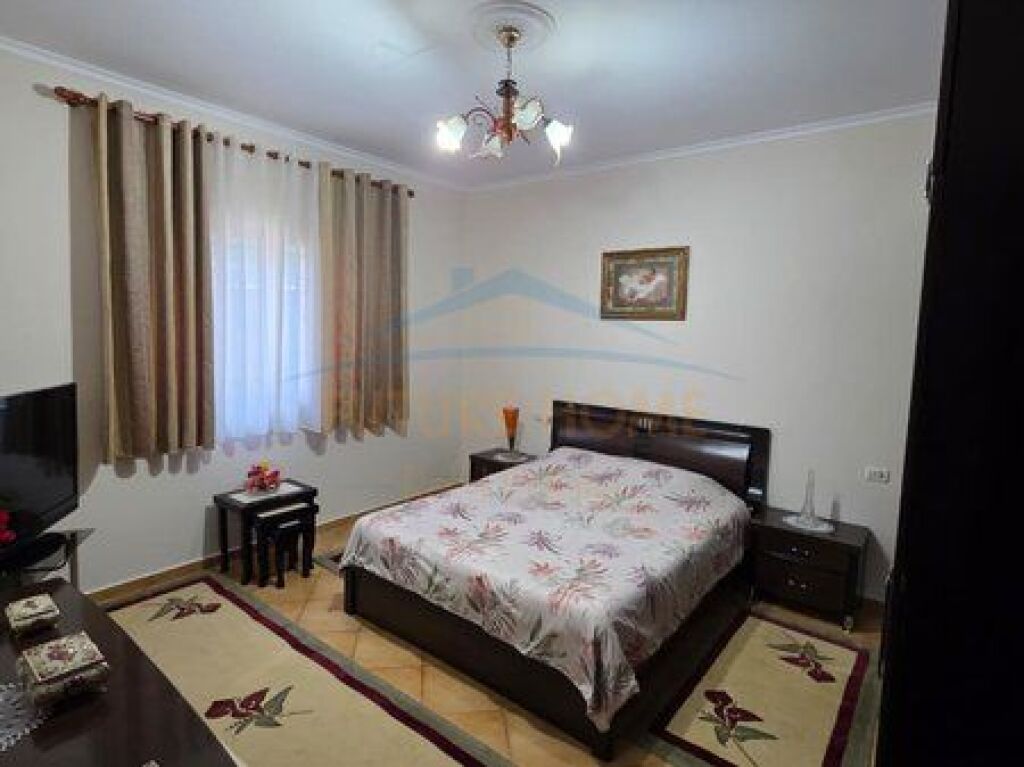 Shitet, Vilë 2-Katëshe, Rruga e Elbasanit, Tiranë