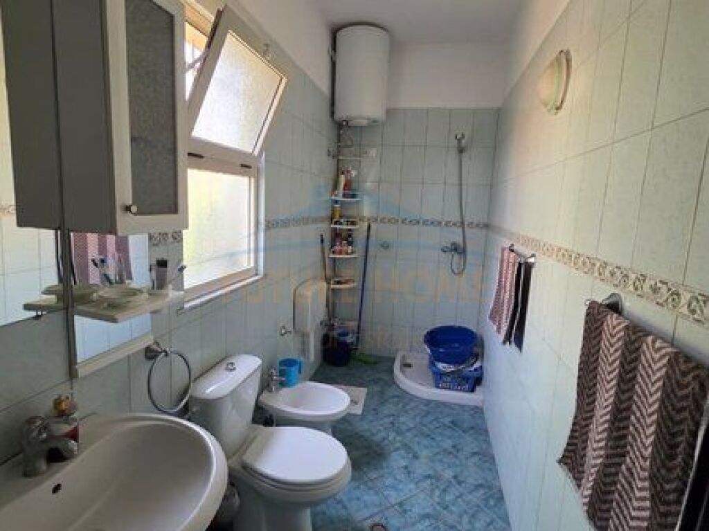 Shitet, Vilë 2-Katëshe, Rruga e Elbasanit, Tiranë