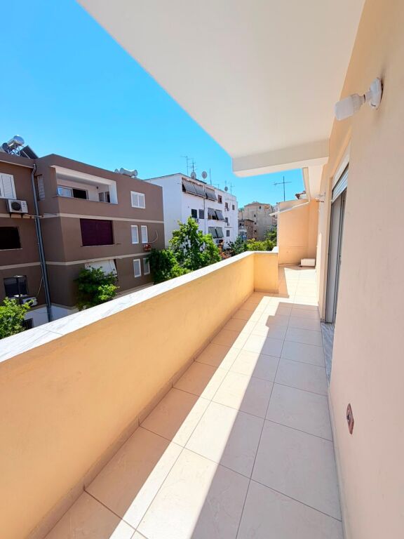 JEPET ME QERA APARTAMENT 2+1 PRANE MARKATES, DURRES