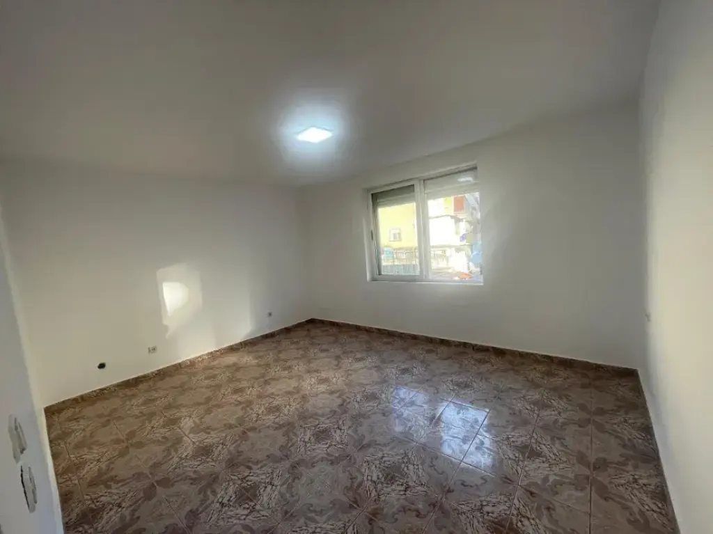 Rent | Apartament 2 + 1 | Rruga Ferit Xhajko | 500 €/month