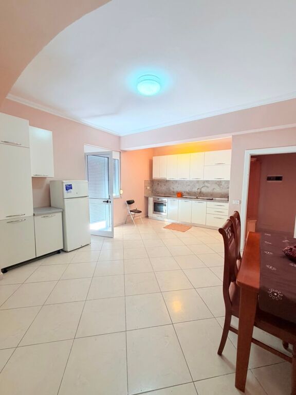 JEPET ME QERA APARTAMENT 2+1 PRANE MARKATES, DURRES