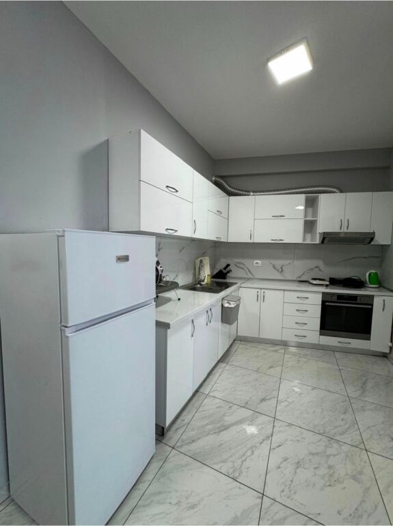 Apartament Me Qera 1+1 tek Komuna e Parisit (ID B2101772) Tirane