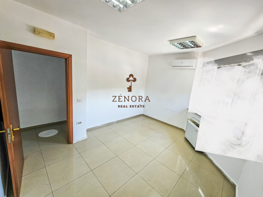 AMBIENT BIZNESI ME QIRA – RRUGA E DIBRËS, PRANË SELVISË (D41114TR)
