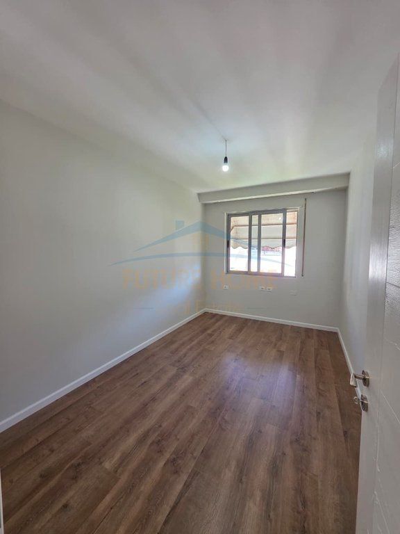 Shitet Apartament 2+1+2, Fresk
