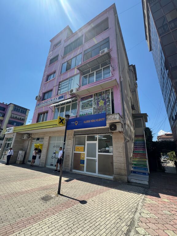 Shitet garsoniere , Kryqezimi 21 Dhjetorit