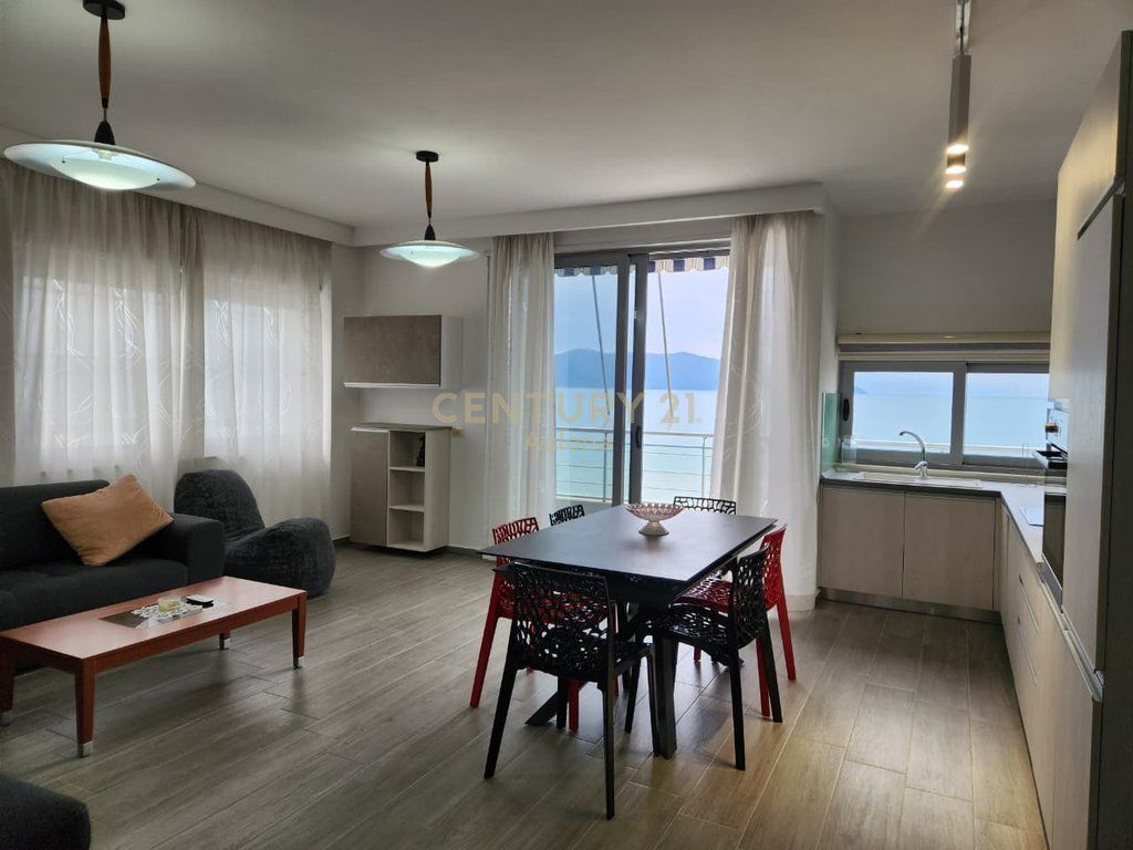 Appartamento 2+1 in vendita con vista mare a Lungomare