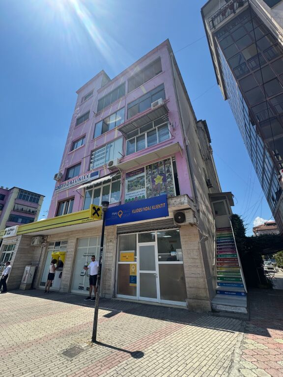Shitet garsoniere , Kryqezimi 21 Dhjetorit
