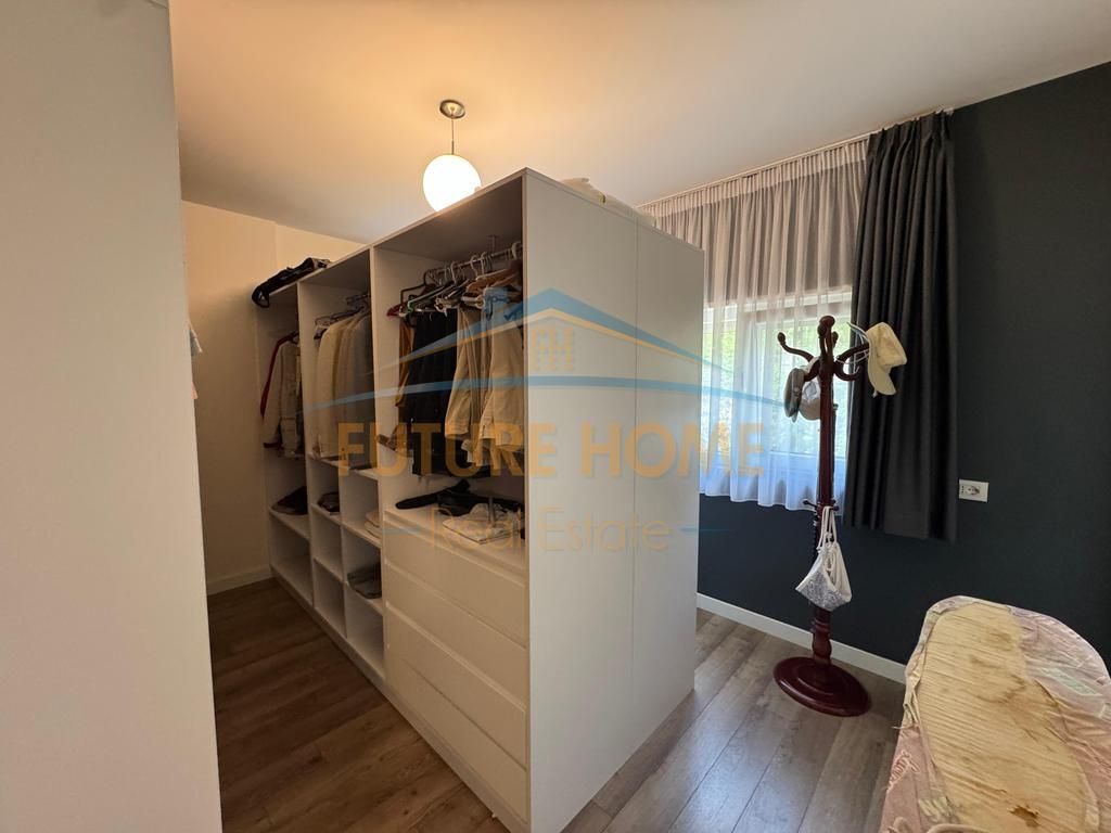 Vilë 4-katëshe për shitje në Metatron Residence, Farkë