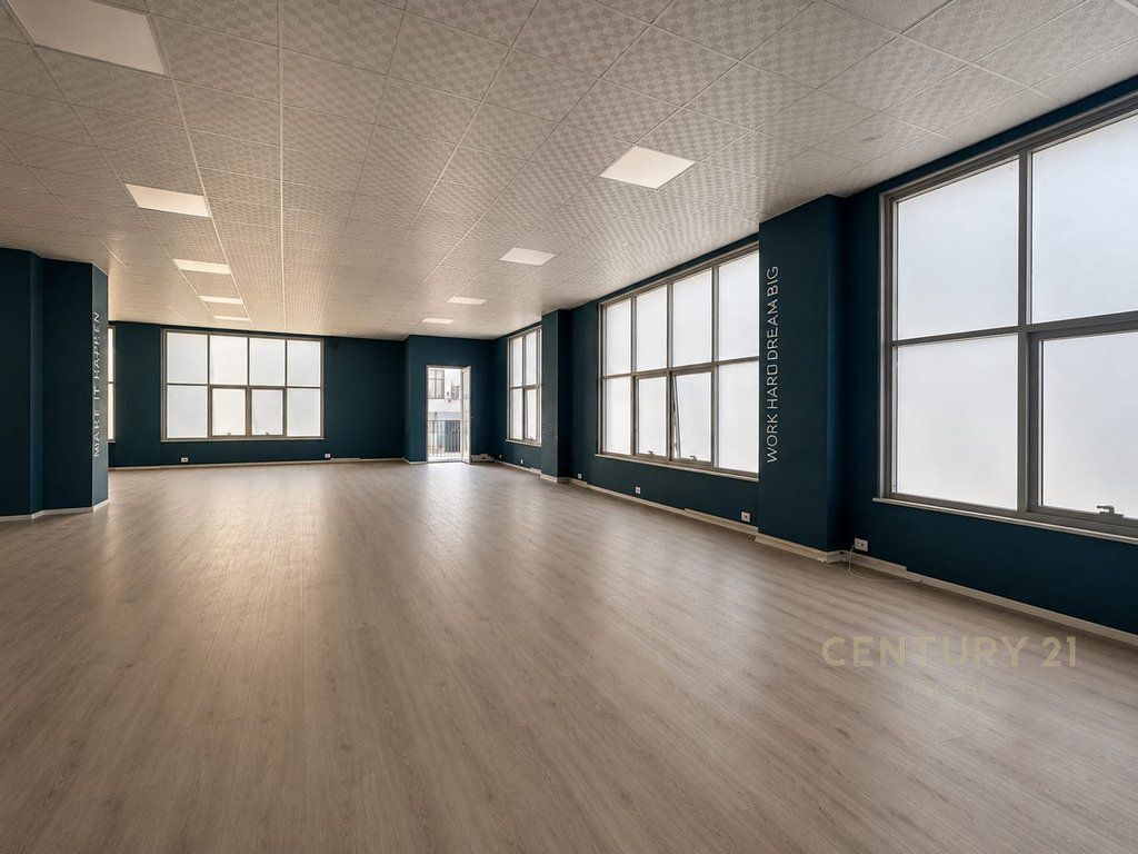 Locale Commerciale In Vendita in Via Bardhyl, Ospedale QSUT, Tirana - 600000€ | 240 m²