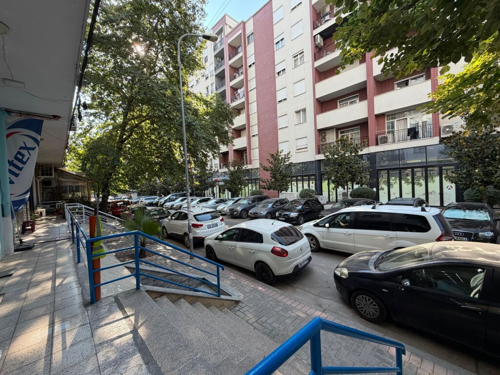 Shitet Ambjent Biznesi Concord center rruga 5 Maji !