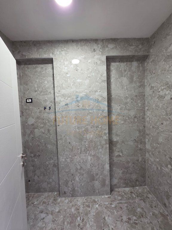 Shitet Apartament 2+1+2, Fresk