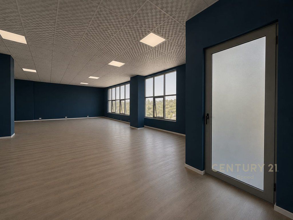 Locale Commerciale In Vendita in Via Bardhyl, Ospedale QSUT, Tirana - 600000€ | 240 m²
