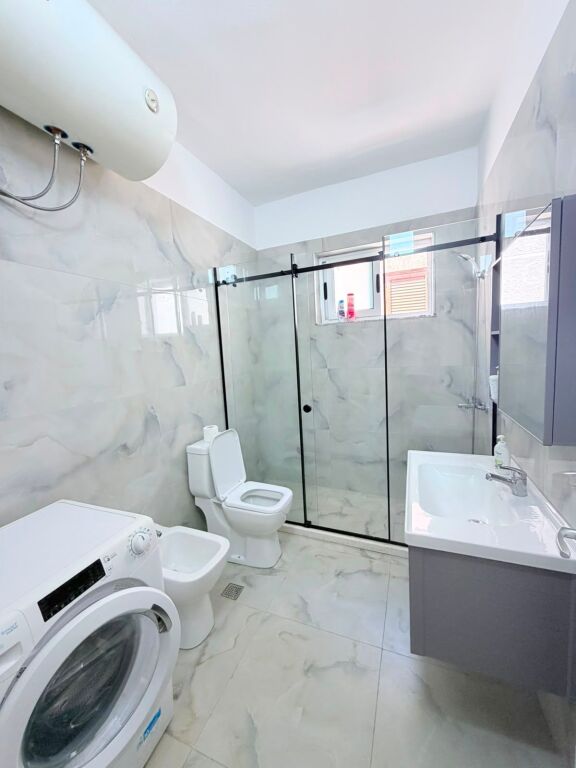 JEPET ME QERA APARTAMENT 2+1 PRANE MARKATES, DURRES
