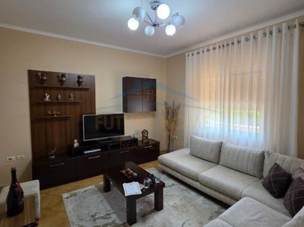 Shitet, Vilë 2-Katëshe, Rruga e Elbasanit, Tiranë