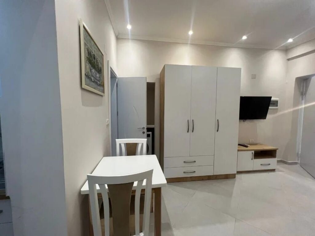 Studio apartment for rent at 21 Dhjetori 400€