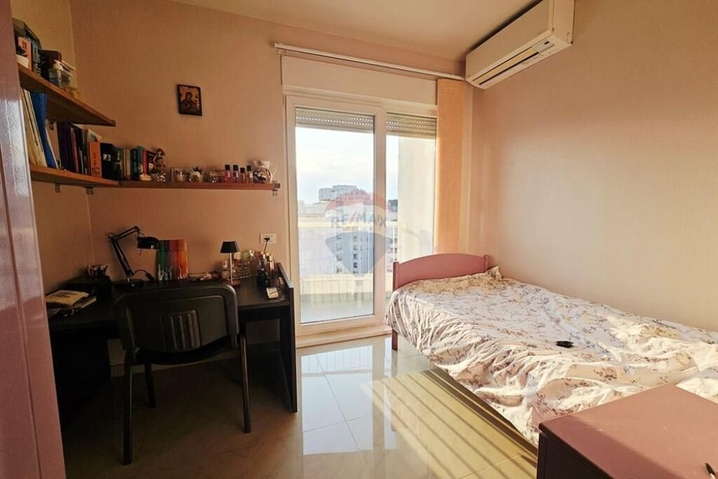 Apartament - Për Shitje - Kompleksi Kontakt, Tiranë