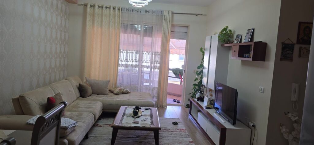 Jepet me qira 2+1+2 Astir 55.000 leke