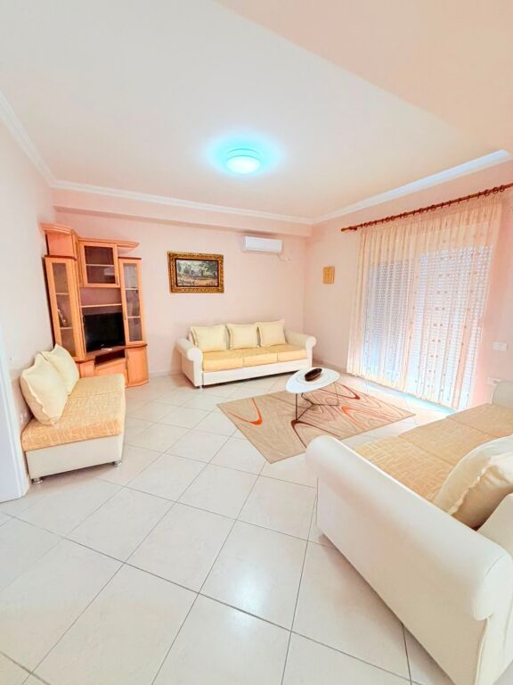 JEPET ME QERA APARTAMENT 2+1 PRANE MARKATES, DURRES