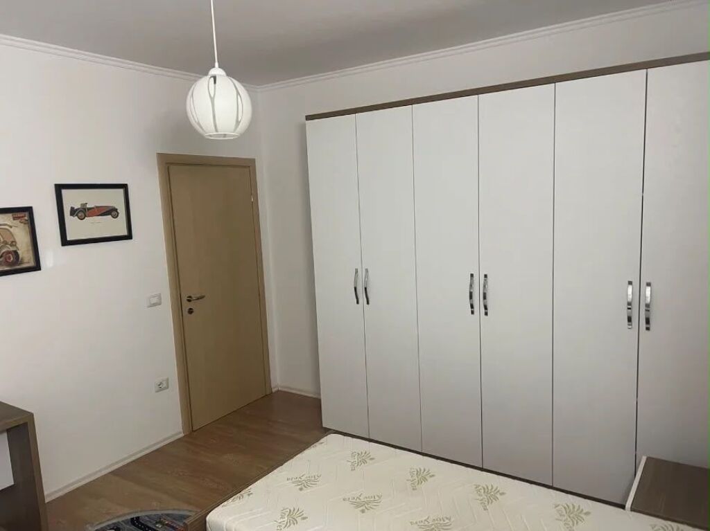 Jepet me qira 3+1+1 KODRA E DIELLIT KOPSHTI SIRENA 600 mije leke