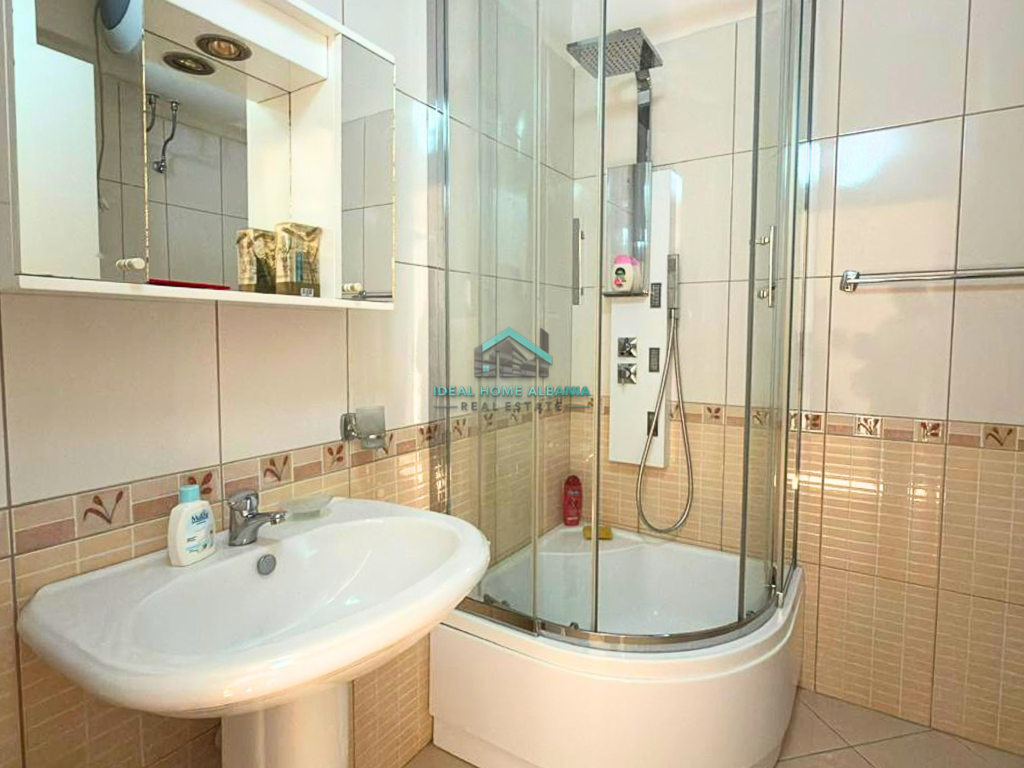 Apartment 3+2 for rent – Cipajve Street, Vlora