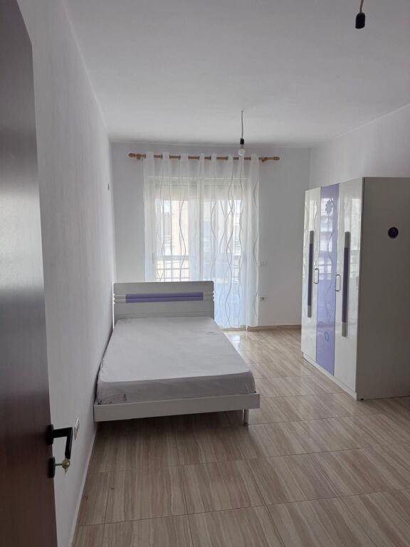 Jepet Me Qera Apartament 2+1+1 Ballkon