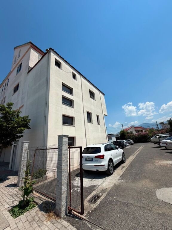 ✨ GODINË BIZNESI ME QIRA – 1,000 m² | PASKUQAN 3 Kate 2500 Euro