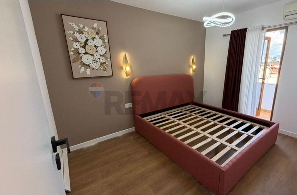 Apartament - Për Shitje - Rruga Naim Frashëri, Tiranë