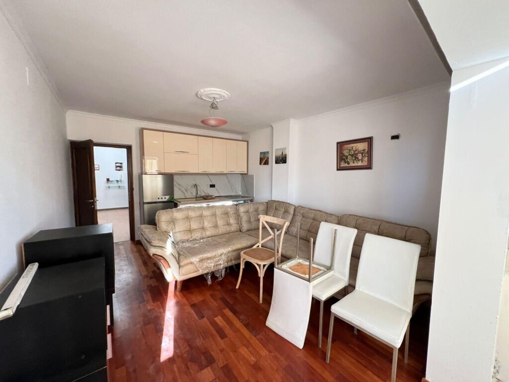 🏡 Jepet me qera apartament 1+1 në Vasil Shanto