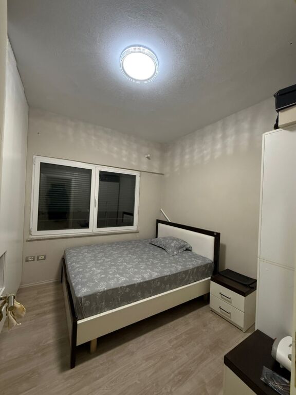 Jepet me qira apartament 2+1 te pazari i ri