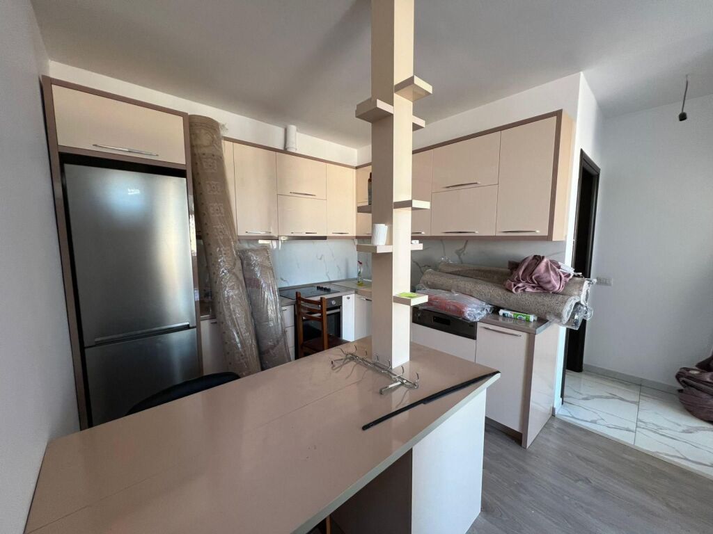 🏡 Jepet me qera apartament 1+1 në Vasil Shanto