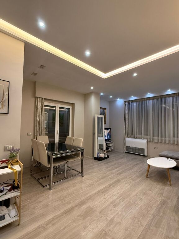 Jepet me qira apartament 2+1 te pazari i ri