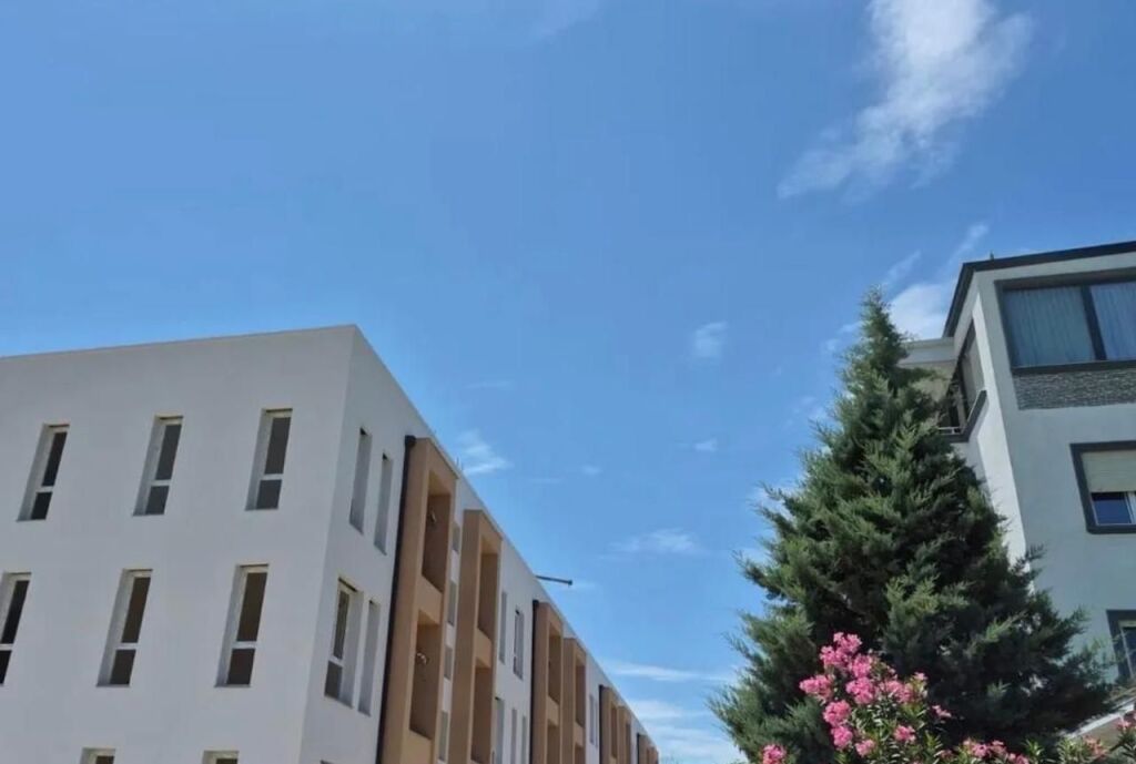 🏡 Shitet Apartament 1+1 në Katin Përdhe – Pranë Detit, Gjiri i Lalzit