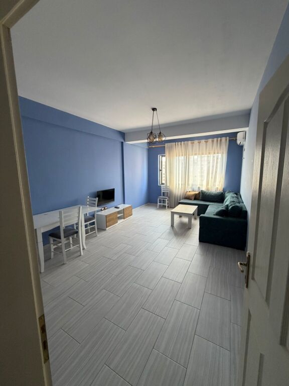 Apartament 1+1, Astir!