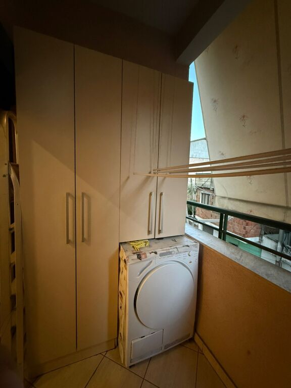 Jepet me qira apartament 2+1 te pazari i ri